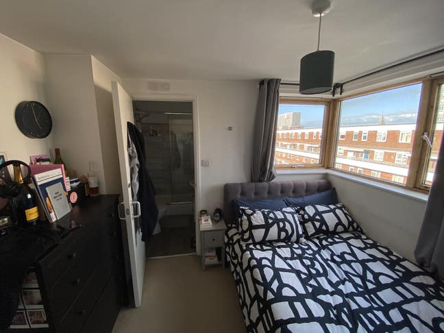 Ensuite Double Bedroom Available – Great Location Main Photo