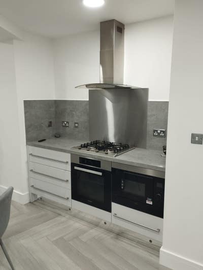 En-suite room in detached high end house Main Photo