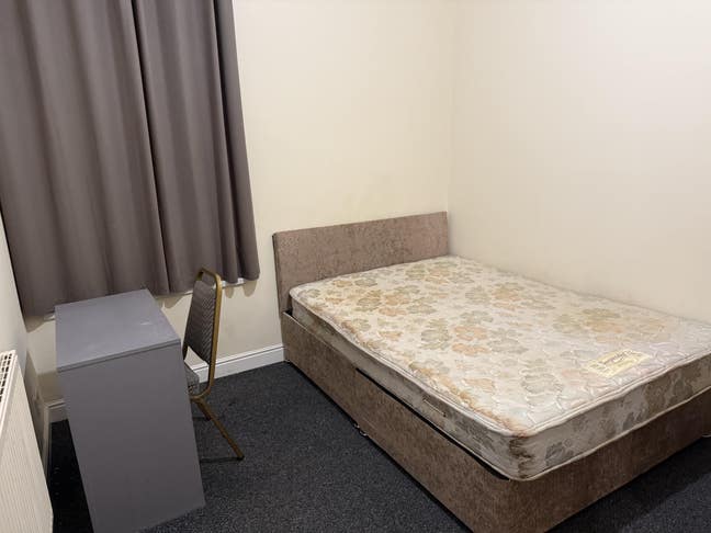 1 Room for FEMALE Main Photo