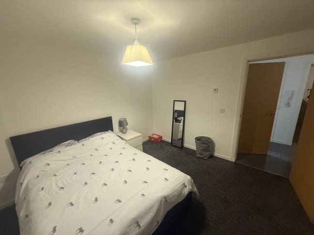 Double bedroom available - bills inc. Main Photo