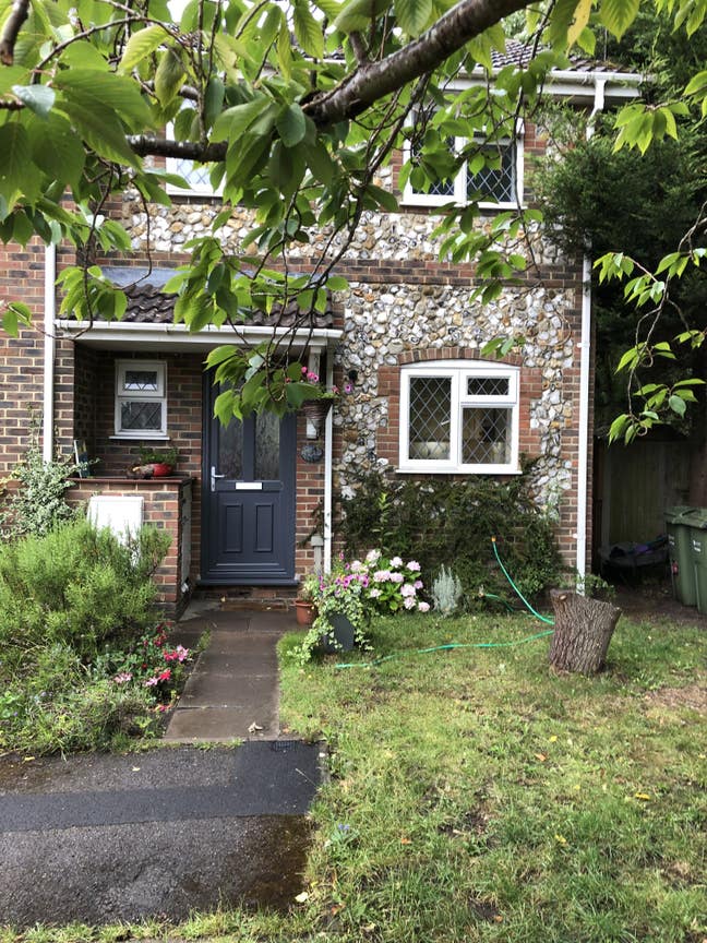 Single room to rent in 3 bedroom house in Ash Main Photo