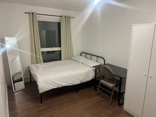 One Sunny and airy king Double room in Clapham.    Main Photo