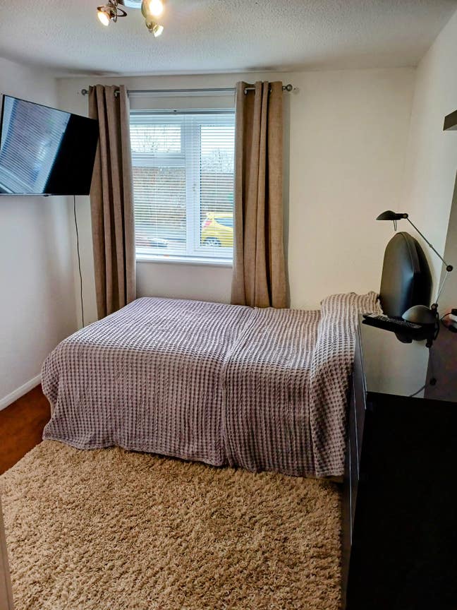  Double en suite Room TV/Netflix.  Main Photo