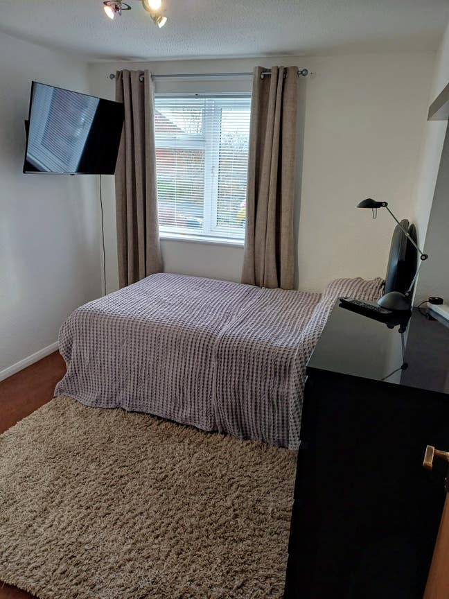  Double en suite Room TV/Netflix.  Main Photo