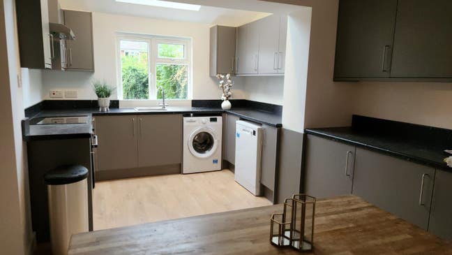 Double room for either single or double occupancy Main Photo
