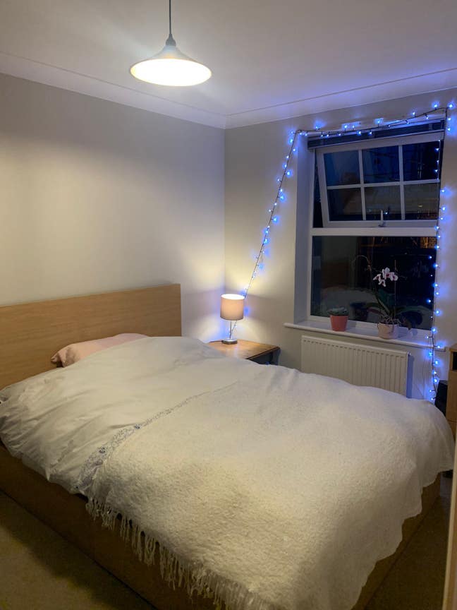 Double bedroom in a terrace house Main Photo