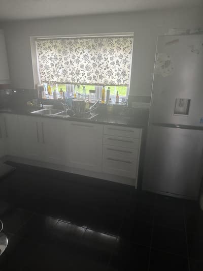 One double room in secure large family house  Main Photo