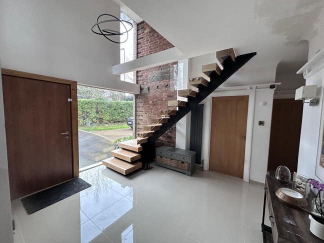 Spacious modern house with rooms to let Main Photo