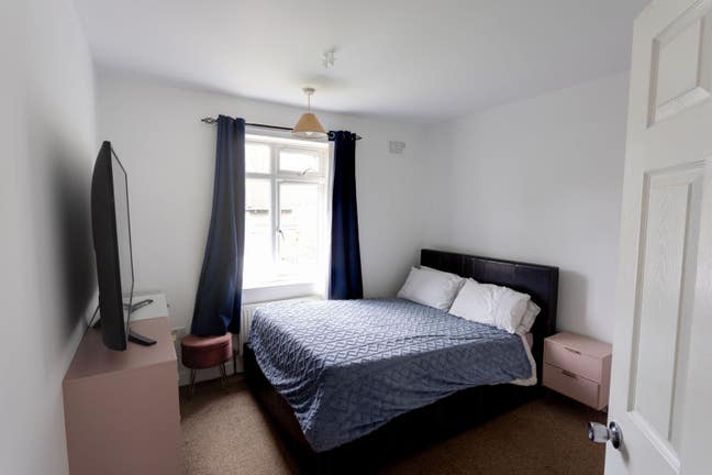 2 Double 1 single bedrooms available to rent    Main Photo