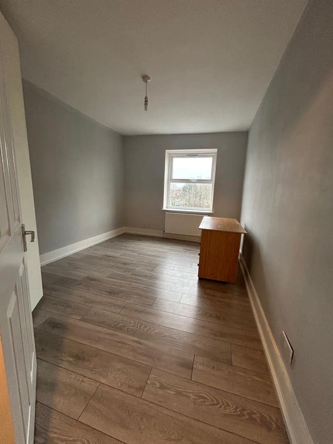 Double Bedroom Available in a 4-Bedroom House Main Photo