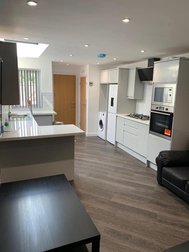 Large Double Ensuite room All Bills Inclusive   Main Photo