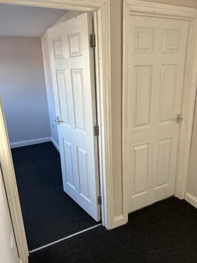 Room to let for couple or girl  Main Photo