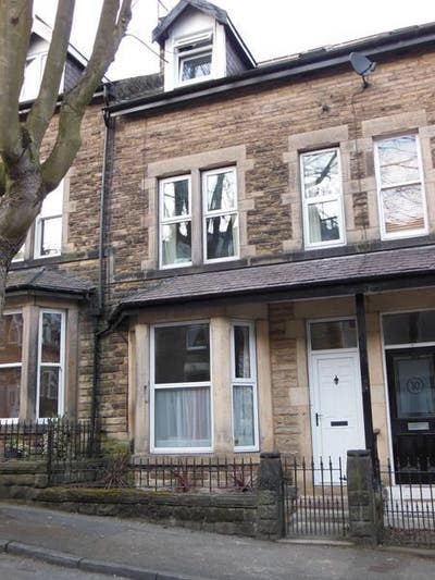 House share with young professionals Main Photo