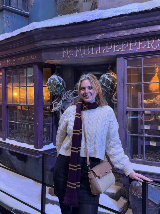 Looking for room  Main Photo