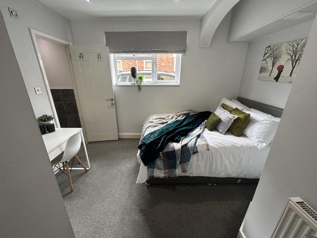 🏠 Hythe Road - Modern House Share in Old Town Main Photo