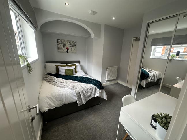 🏠 Hythe Road - Modern House Share in Old Town Main Photo