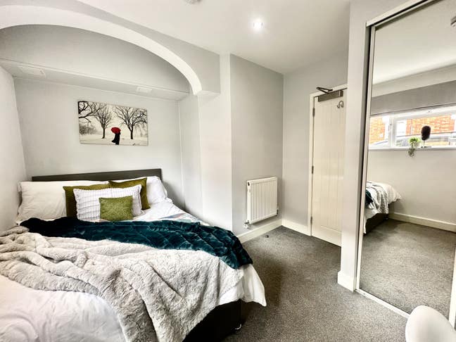 🏠 Hythe Road - Modern House Share in Old Town Main Photo