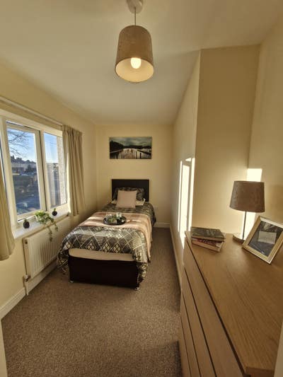 Single Ensuite Room to Let - 43ER Main Photo