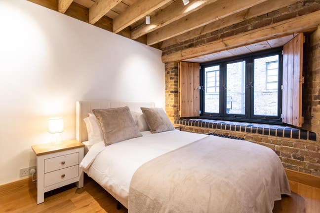 Luxury 2 Bed Flat Next to Tower Bridge Main Photo