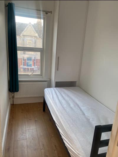 Single room in 3 bed shared flat  Main Photo