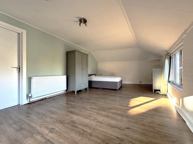 X2 Extra Large Rooms - Central Newport Main Photo