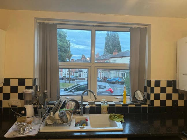 2-Bedroom Fully Furnished Apartment in Smethwick,  Main Photo