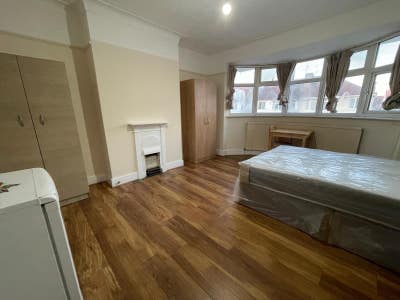 Large Double Room/Dollis Hill/No Deposit Main Photo