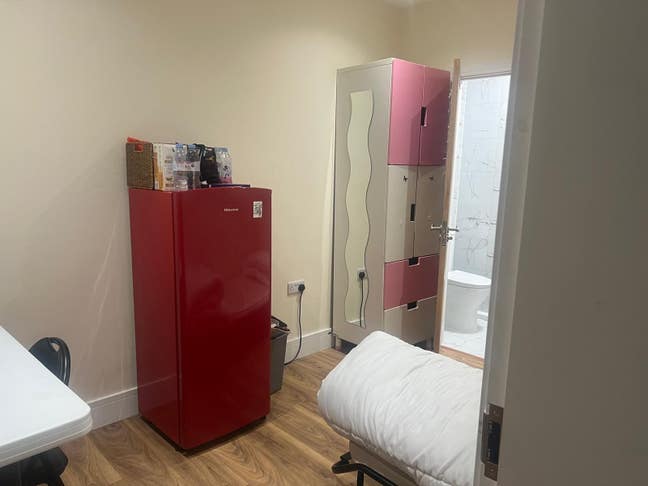 Small Double with Ensuite - 10 min from Station Main Photo
