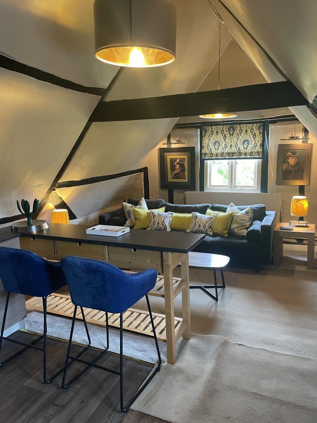 Spacious flat inclusive of all bills and cleaner  Main Photo