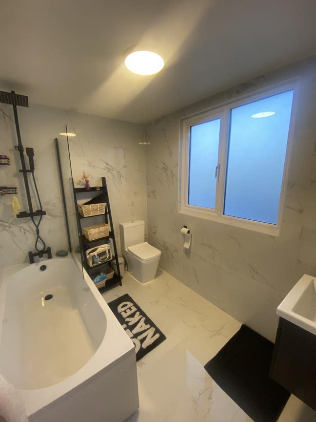 Double bedroom in a shared house  Main Photo