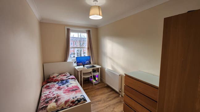 Furnished single room in friendly clean houseshare Main Photo