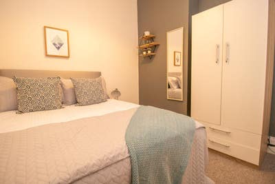 1 Double Room Available for Great Price! Main Photo