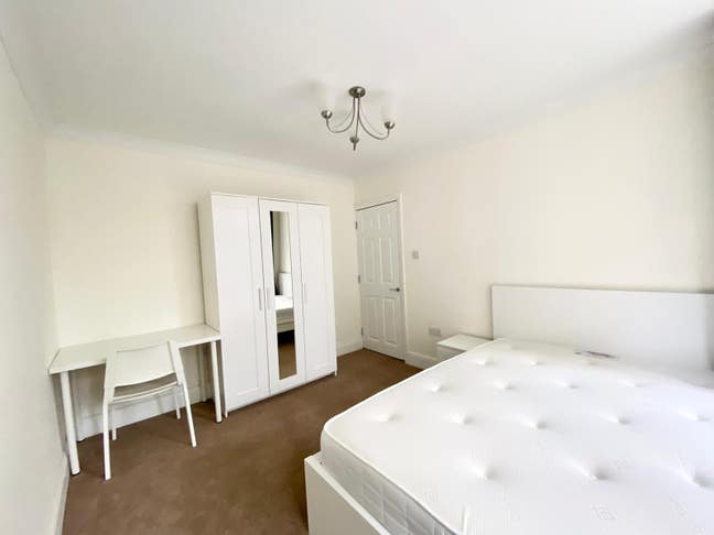 Double Bedroom In Morden Main Photo