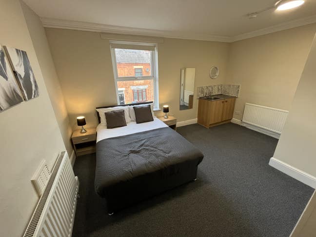 Furnished Double Room for Rent – Market Street, Wo Main Photo