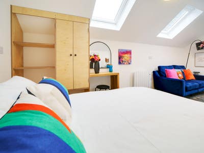 Very modern Small home near beach & town bills inc Main Photo