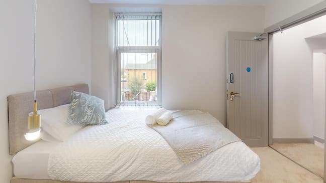 7 bed HMO, 1 en suite room with kitchen avaible Main Photo