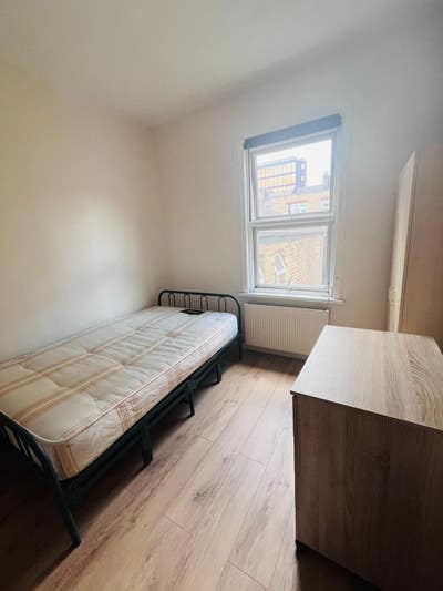 Room in Wood Green -  3 min Walk From Tube   Main Photo