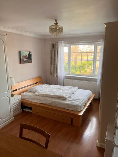 Double Room with En Suite Bathroom Near Malden Man Main Photo