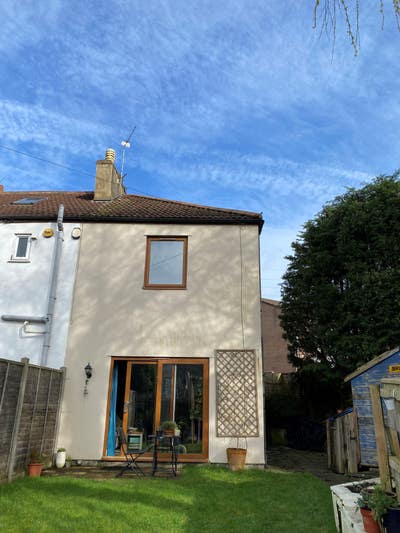 1 bedroom available in a 2 bedroom house Main Photo