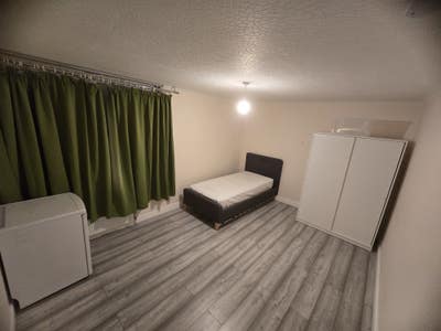 Large double room in Maidstone town centre Main Photo