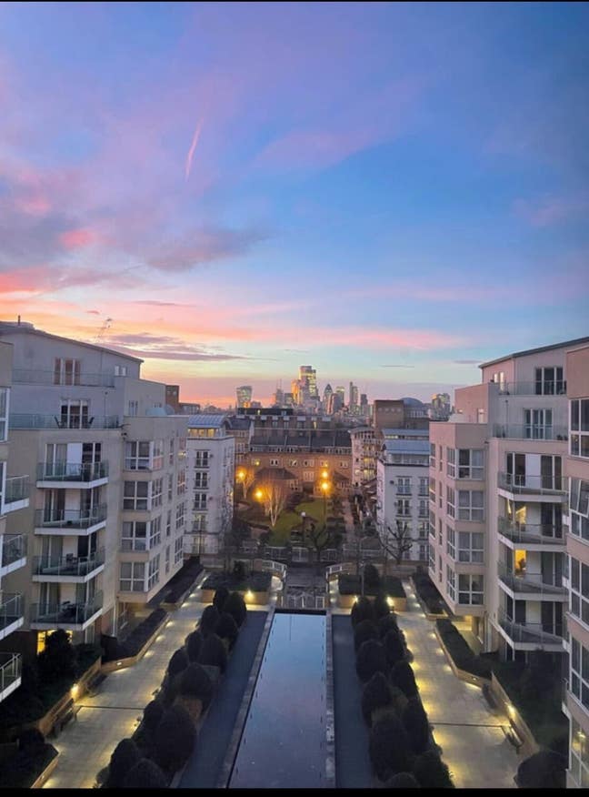 Room with spec. view & wedge balcony-Canada Water Main Photo