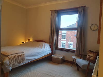 Large Double Room available in 2-bed house Main Photo
