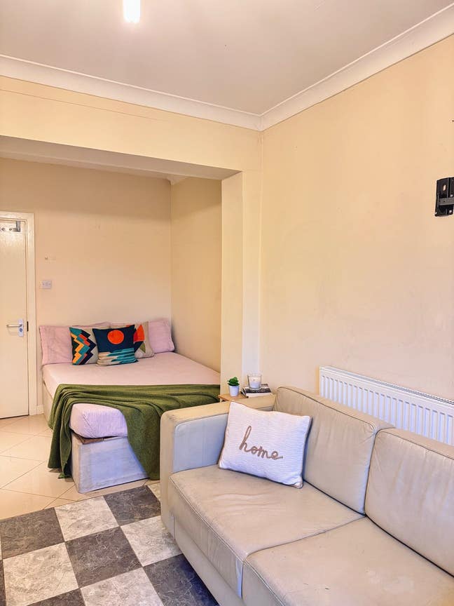 Lovely Double Room Close to StoneBridge Park Main Photo