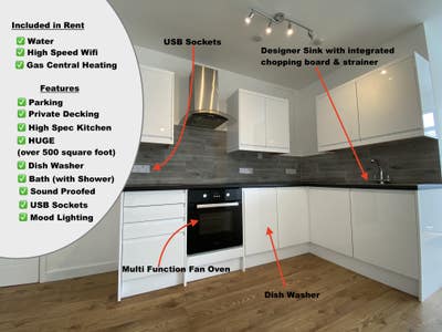 Large Luxury 1 Bed Apartment with Parking Main Photo