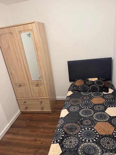Single Room to Rent Main Photo