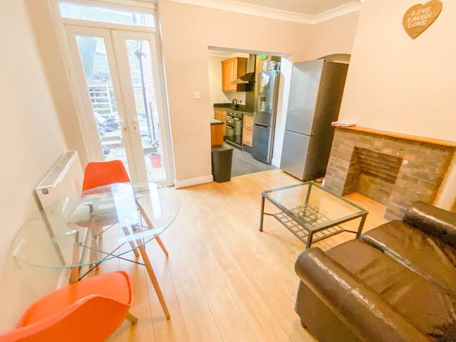 Quiet, Stylish Double Room | Garden, Cleaner & Bil Main Photo