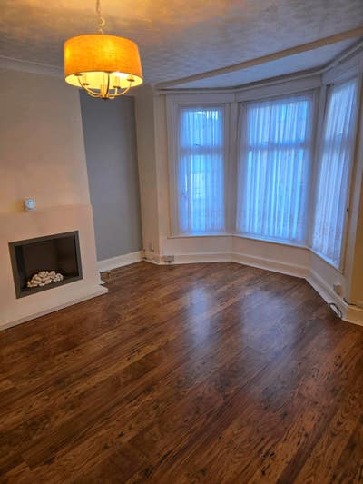 Beautiful apartment with Garden Next to High stree Main Photo