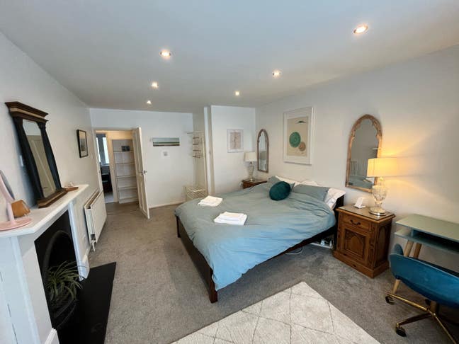 Large Double Room Main Photo