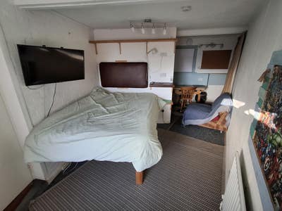 Furnished double room with dressing room/study Main Photo