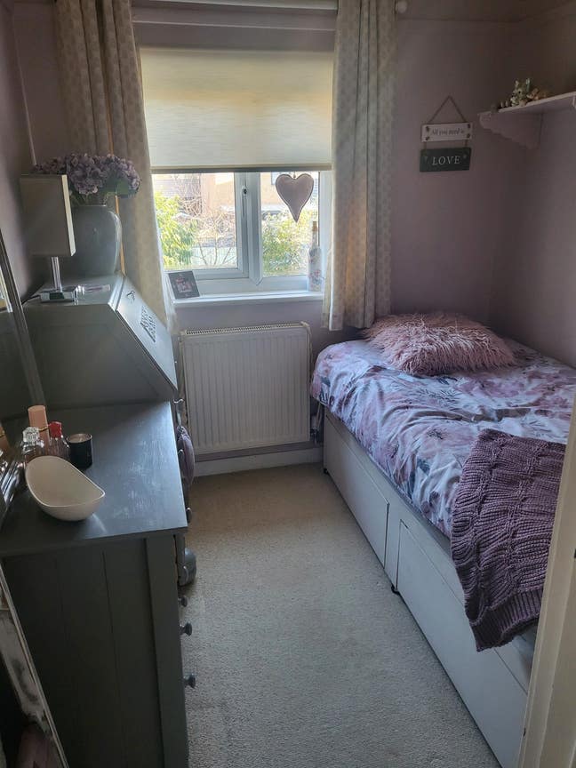 Small single room available near North Station  Main Photo